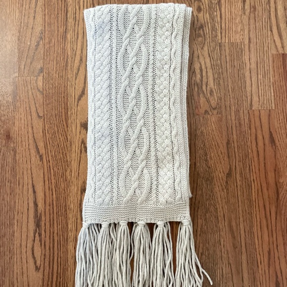 Banana Republic Sweater Scarf - Picture 2 of 3